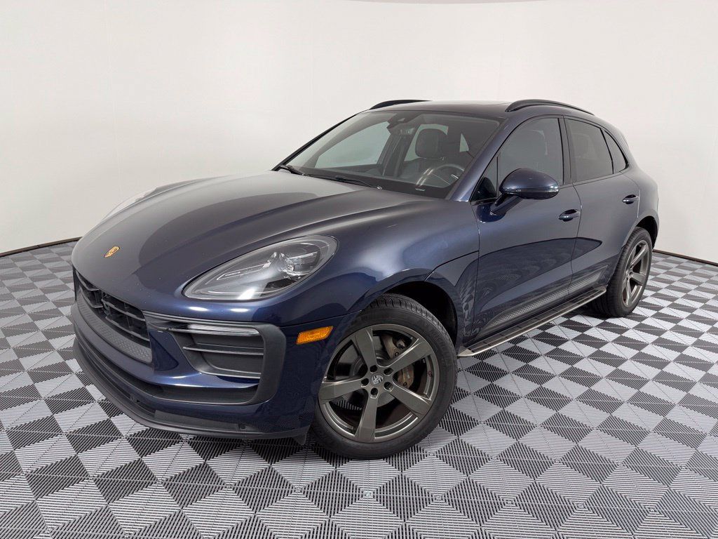 Certified 2023 Porsche Macan AWD/4WD image 1