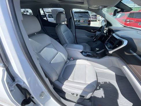 Certified 2018 GMC Acadia SLT w/ LPO, Floor Liner Package FWD image 29