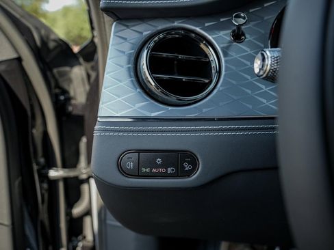New 2025 Bentley Flying Spur Plug-In Hybrid AWD/4WD image 29
