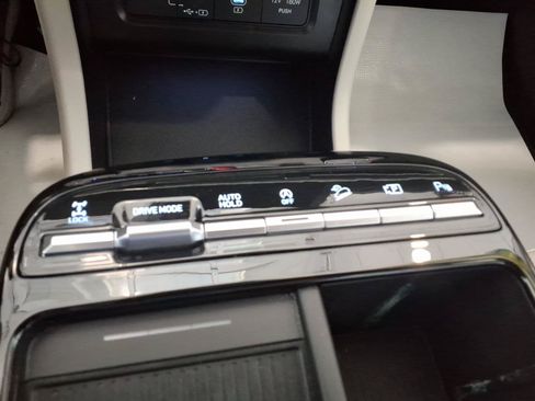 Certified 2025 Hyundai Tucson Limited AWD/4WD image 25