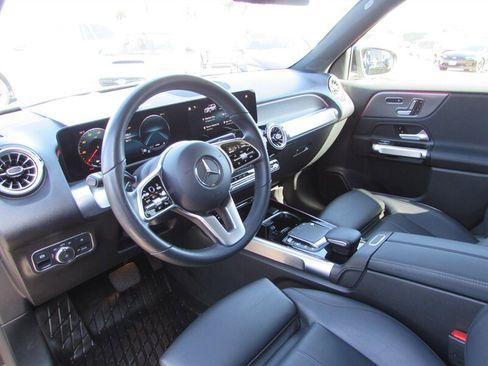 Used 2022 Mercedes-Benz EQB 300 4MATIC image 8