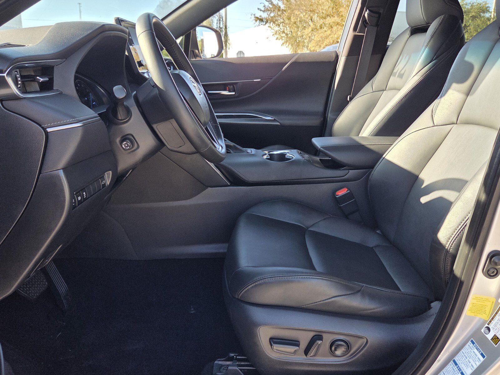 Used 2022 Toyota Venza XLE AWD/4WD image 10