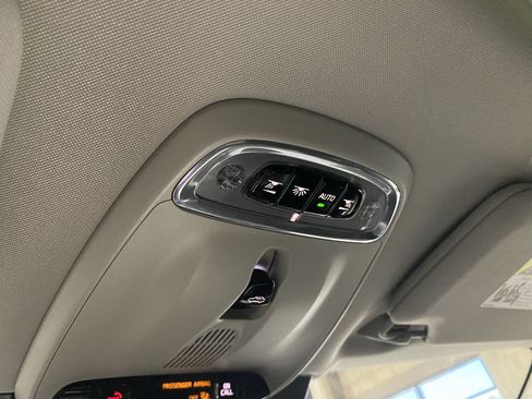 Used 2018 Volvo XC90 T5 Momentum w/ Convenience Package AWD/4WD image 14