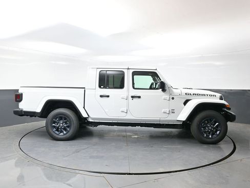 New 2026 Jeep Gladiator Sport AWD/4WD image 2