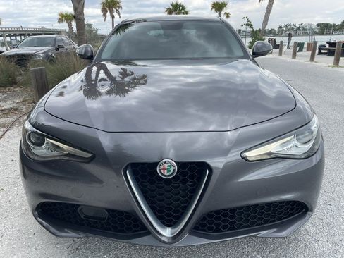 Used 2017 Alfa Romeo Giulia RWD image 4
