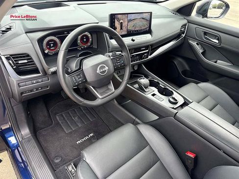 Certified 2025 Nissan Rogue SL w/ Tech Package AWD/4WD image 29