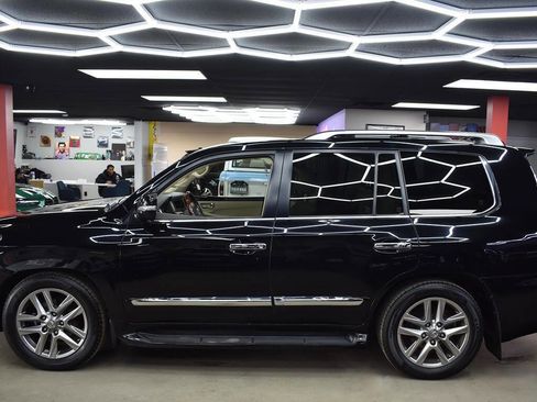 Used 2015 Lexus LX 570 Base AWD 4dr SUV image 2