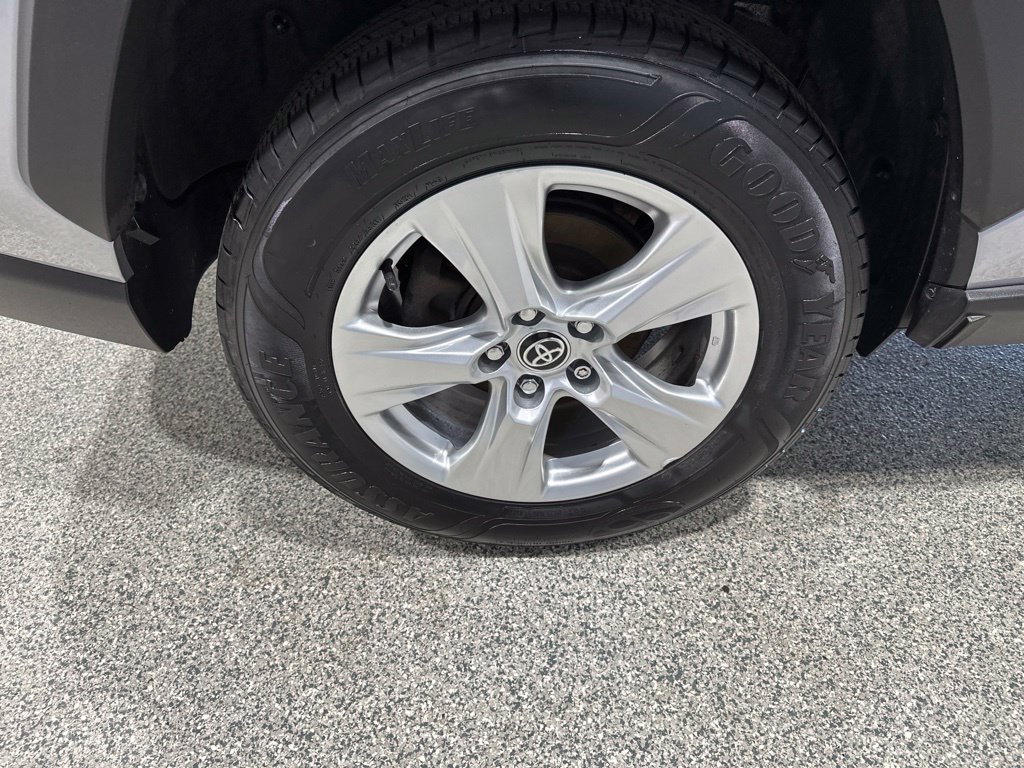 Certified 2020 Toyota RAV4 LE w/ Carpet Mat Package AWD/4WD image 22
