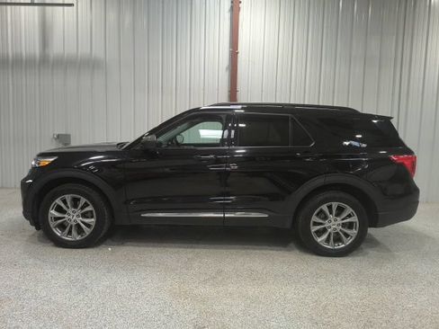 Used 2023 Ford Explorer XLT w/ Equipment Group 202A AWD/4WD image 9
