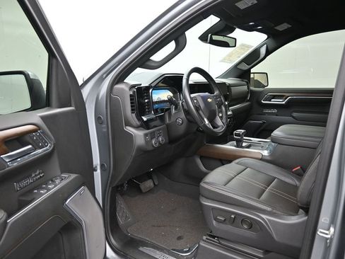 Used 2024 Chevrolet Silverado 1500 High Country RWD image 10