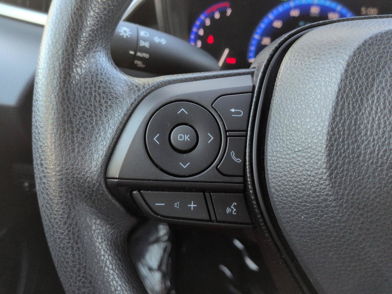 Used 2020 Toyota Corolla LE FWD image 18