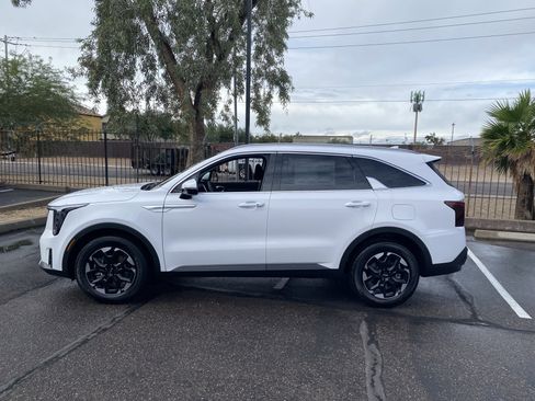 New 2026 Kia Sorento S w/ S Panoramic Sunroof Package image 5