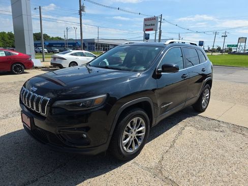 Used 2021 Jeep Cherokee Latitude Plus w/ Sun & Sound Group AWD/4WD image 7