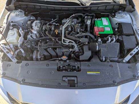 Used 2021 Nissan Altima 2.5 SR FWD image 8