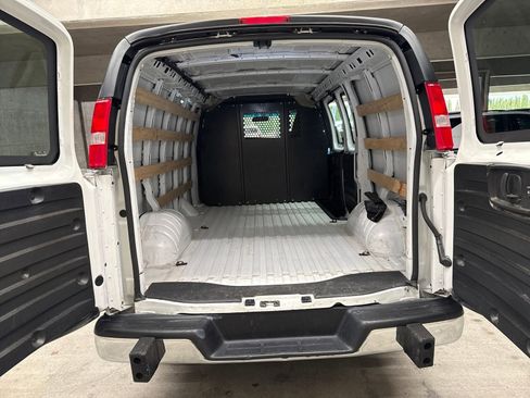 Used 2024 Chevrolet Express 2500 w/ Driver Convenience Package image 28