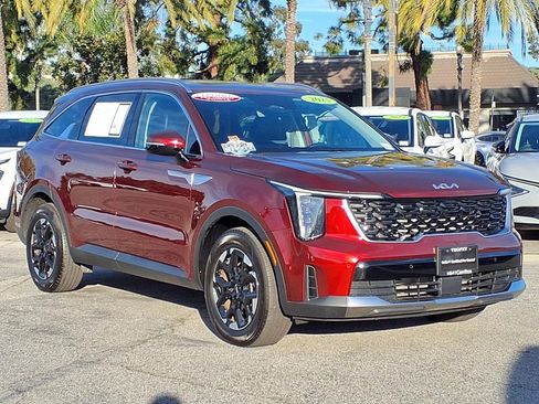 Certified 2025 Kia Sorento S image 7