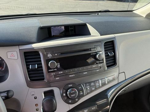 Used 2013 Toyota Sienna LE image 13
