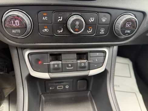 Certified 2024 GMC Terrain SLT AWD/4WD image 29