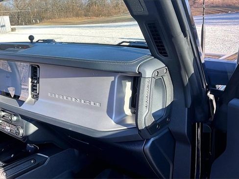 Used 2025 Ford Bronco Outer Banks image 16
