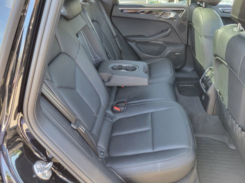 Used 2024 Porsche Macan image 31