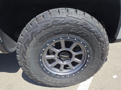 Used 2022 Chevrolet Silverado 1500 LT Trail Boss w/ LT Trail Boss Premium Package AWD/4WD image 20