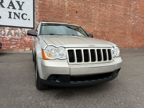 Used 2009 Jeep Grand Cherokee Laredo w/ Sun/Sound Group image 2