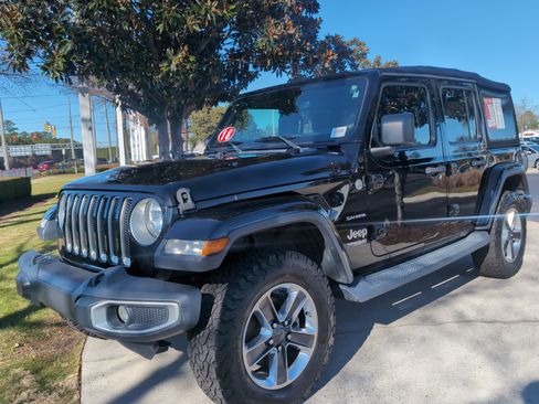 Used 2018 Jeep Wrangler Unlimited Sahara image 5