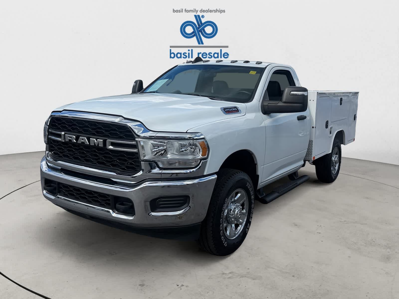 Used 2024 RAM 2500 Tradesman w/ Chrome Appearance Group AWD/4WD image 2