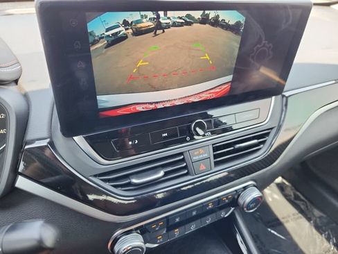Used 2024 Nissan Altima 2.5 SR w/ SR Premium Package FWD image 23