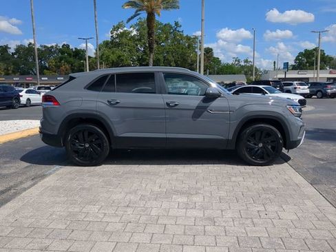 Certified 2023 Volkswagen Atlas Cross Sport SE w/ Panoramic Sunroof Package FWD image 3
