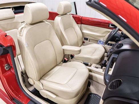Used 2008 Volkswagen Beetle SE FWD image 16