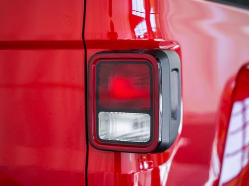 New 2025 Jeep Gladiator Sport image 6