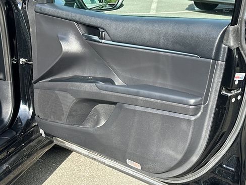 Used 2019 Toyota Camry SE FWD image 11