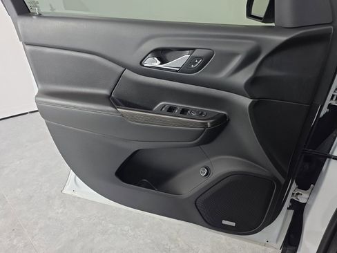 Used 2018 GMC Acadia SLT image 29