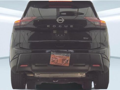 Used 2024 Nissan Rogue SV FWD image 8