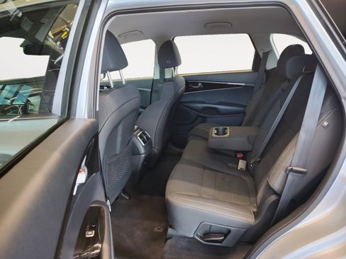 Used 2019 Kia Sorento S FWD image 24