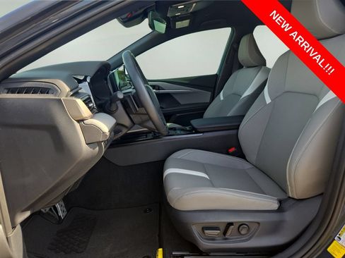 Used 2025 Toyota Camry SE AWD/4WD image 13