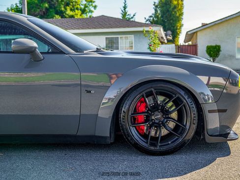 Used 2018 Dodge Challenger SRT Hellcat image 11