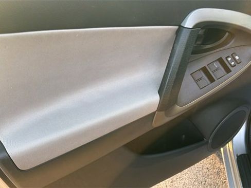 Used 2012 Toyota RAV4 4WD image 18