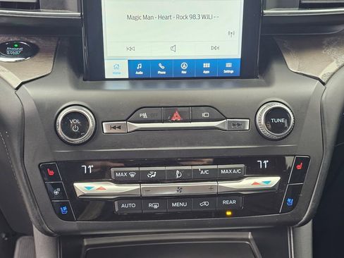 Used 2020 Ford Explorer Platinum w/ Premium Technology Package image 22