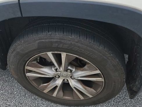 Used 2015 Toyota Highlander XLE AWD/4WD image 8