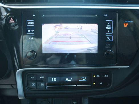 Used 2018 Toyota Corolla LE image 22