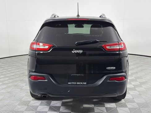 Used 2018 Jeep Cherokee Latitude Plus FWD image 6
