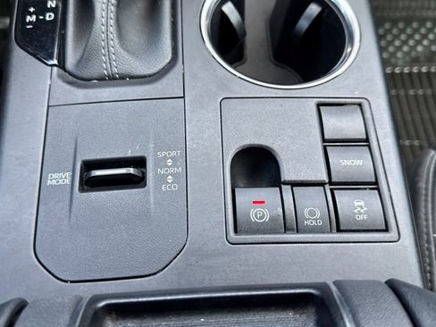 Used 2023 Toyota Highlander XSE FWD image 11