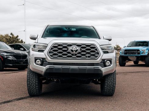 Used 2020 Toyota Tacoma TRD Off-Road w/ TRD Premium Off Road Package AWD/4WD image 2