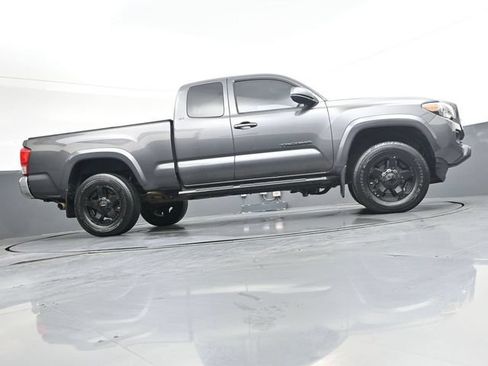 Used 2016 Toyota Tacoma SR5 w/ SR5 Appearance Package (SN) AWD/4WD image 29