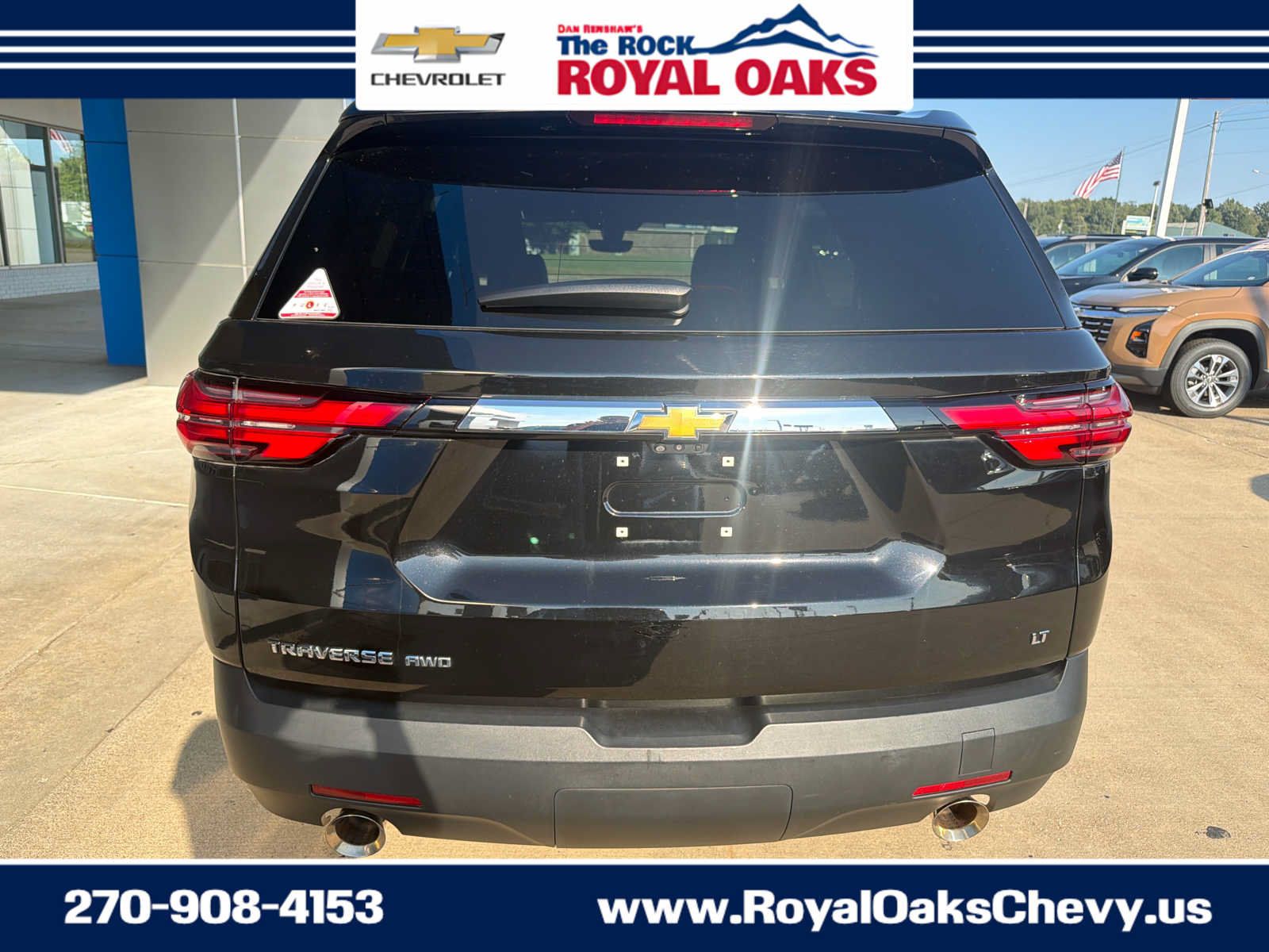 Used 2023 Chevrolet Traverse LT w/ LT Premium Package AWD/4WD image 4
