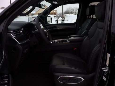 Used 2024 Jeep Wagoneer Series II w/ Convenience Group I image 12