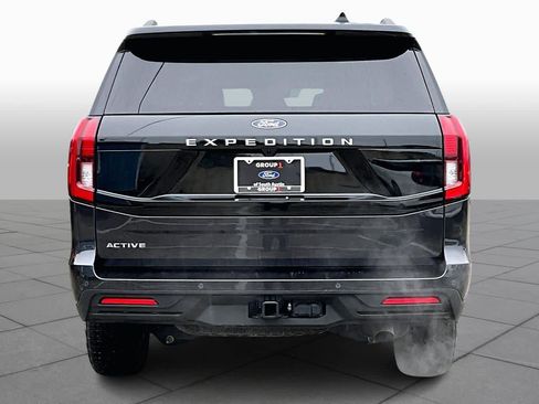 Used 2025 Ford Expedition Active image 4
