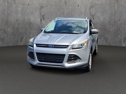 Used 2014 Ford Escape Titanium FWD image 3